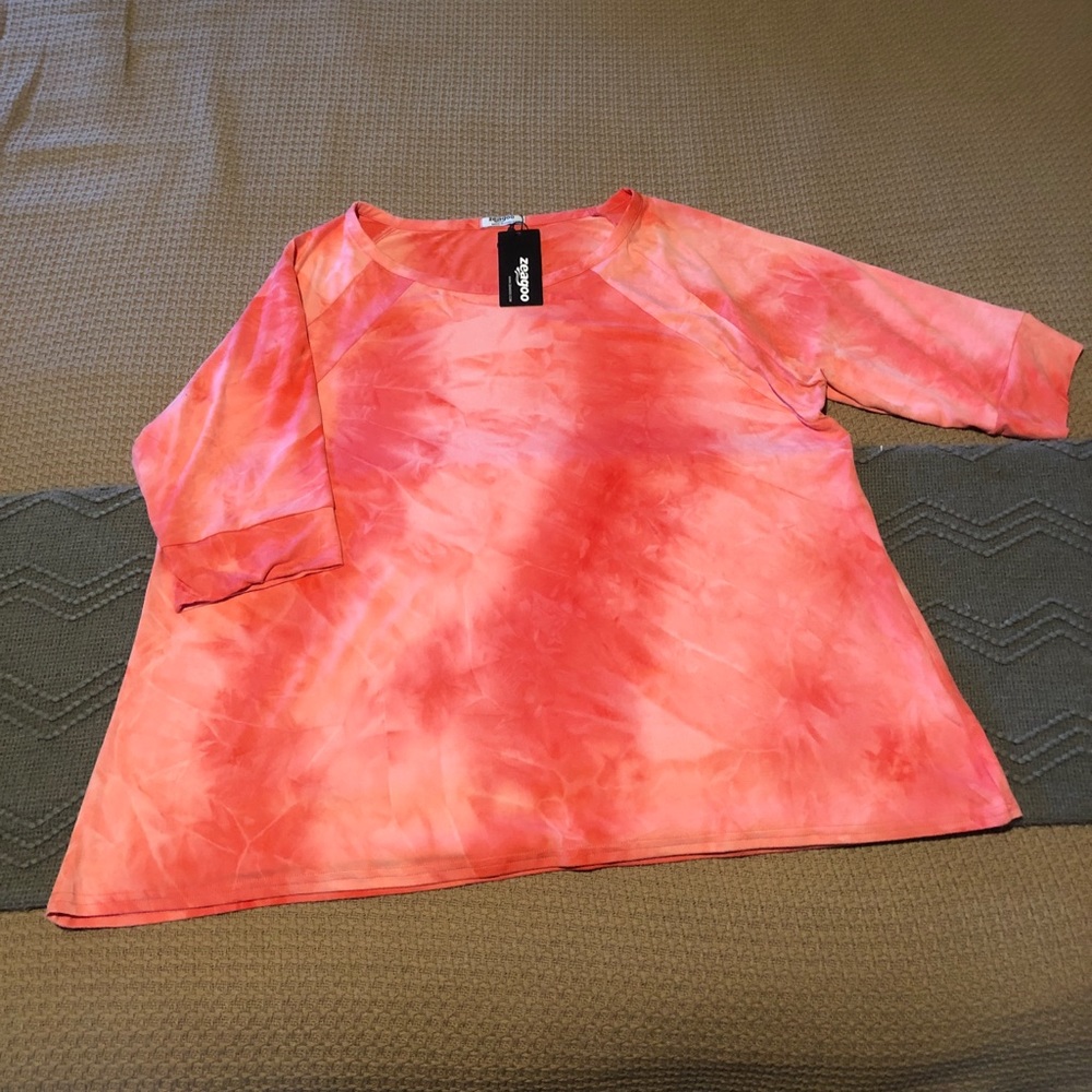 Scoop neck, 3/4 sleeve Tee